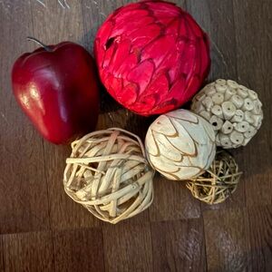 Decorative Red and Natural Toned Accent Se